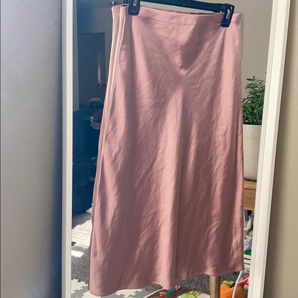 Satin Skirt 💓 - Picture 4 of 4